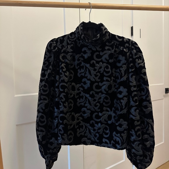 Zara black velvet top in size small - Picture 5 of 5